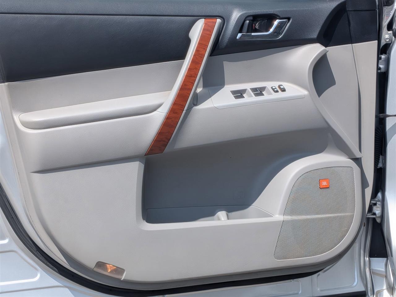 Toyota Highlander Limited 4D SUV AWD 2009