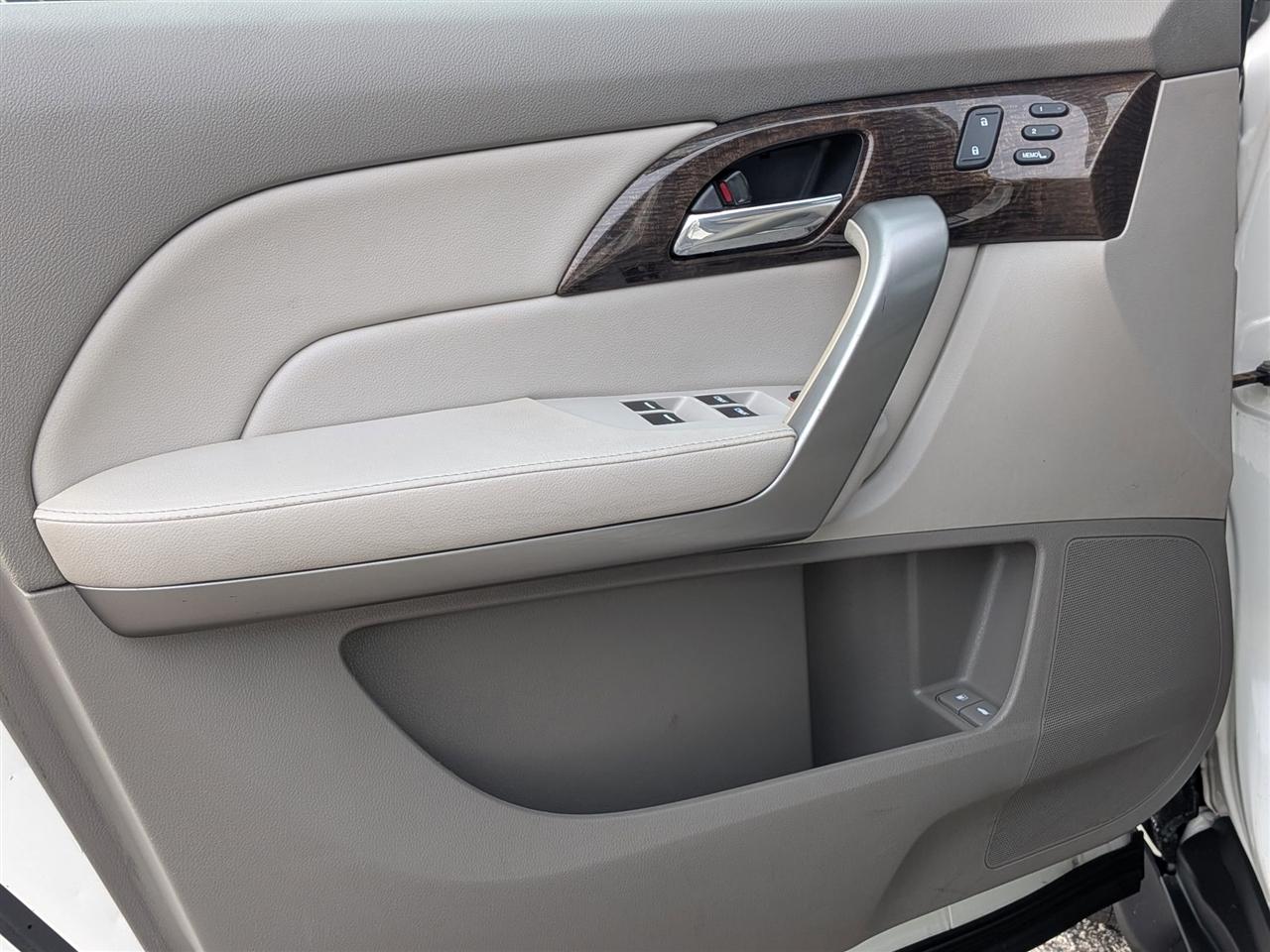 Acura MDX SH-AWD w/Technology Package 2011