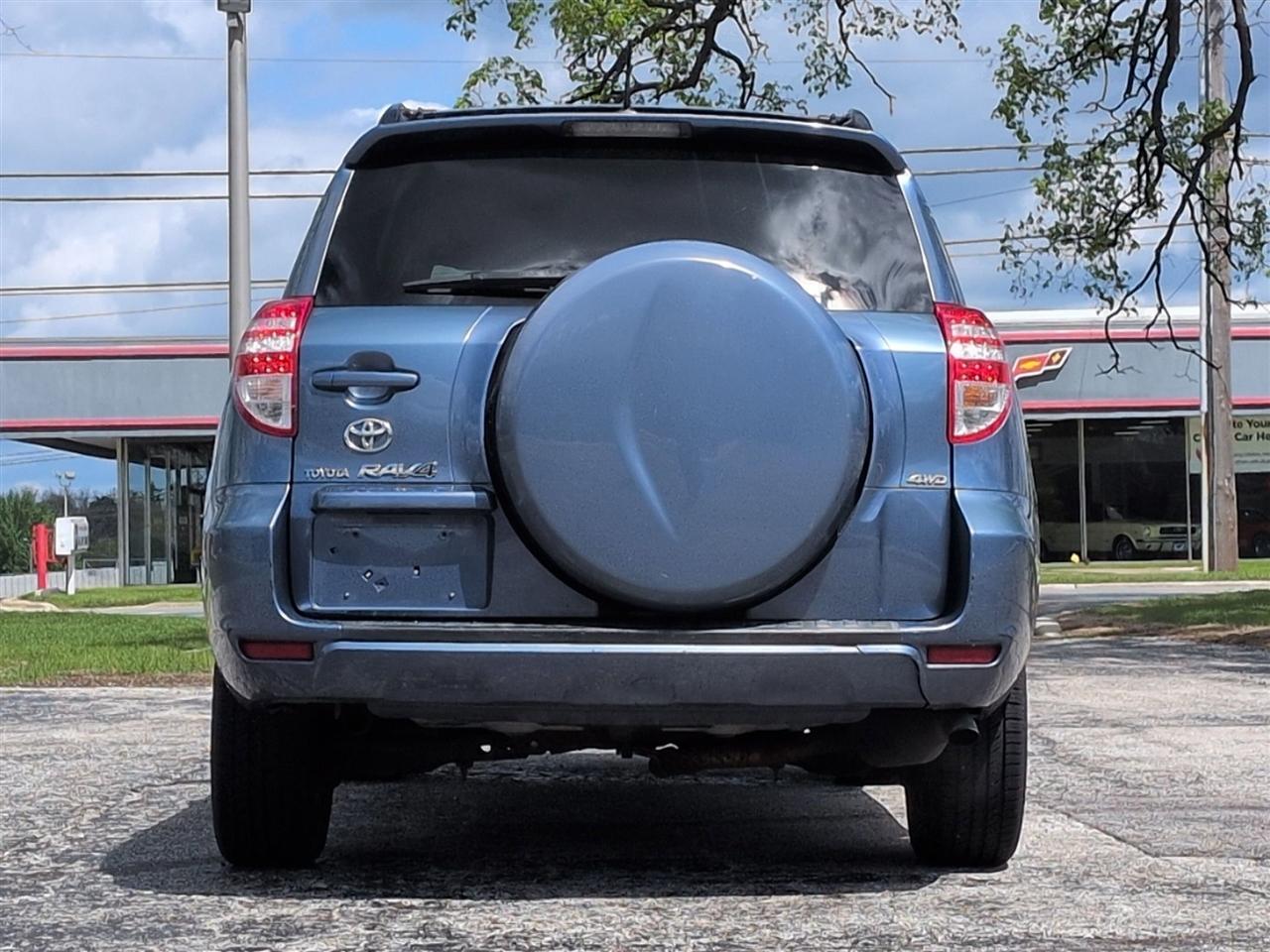 Toyota RAV4 Base I4 4WD 2010