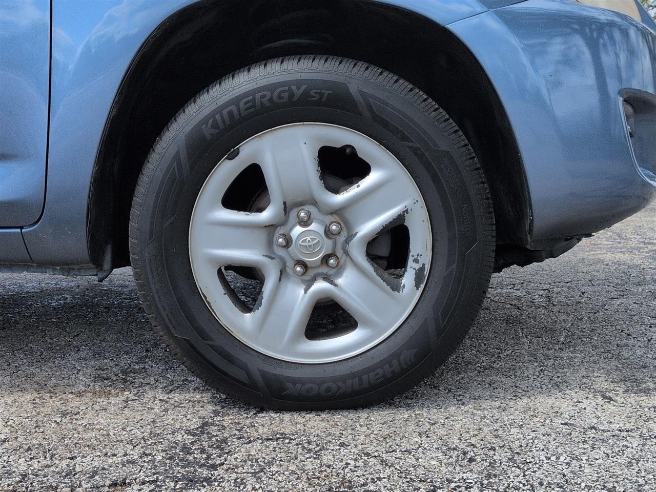 Toyota RAV4 Base I4 4WD 2010