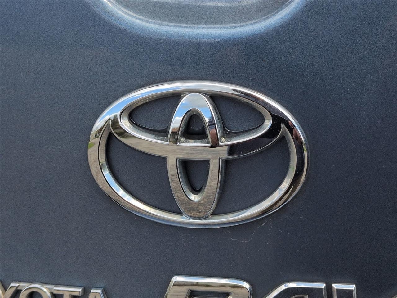 Toyota RAV4 Base I4 4WD 2010