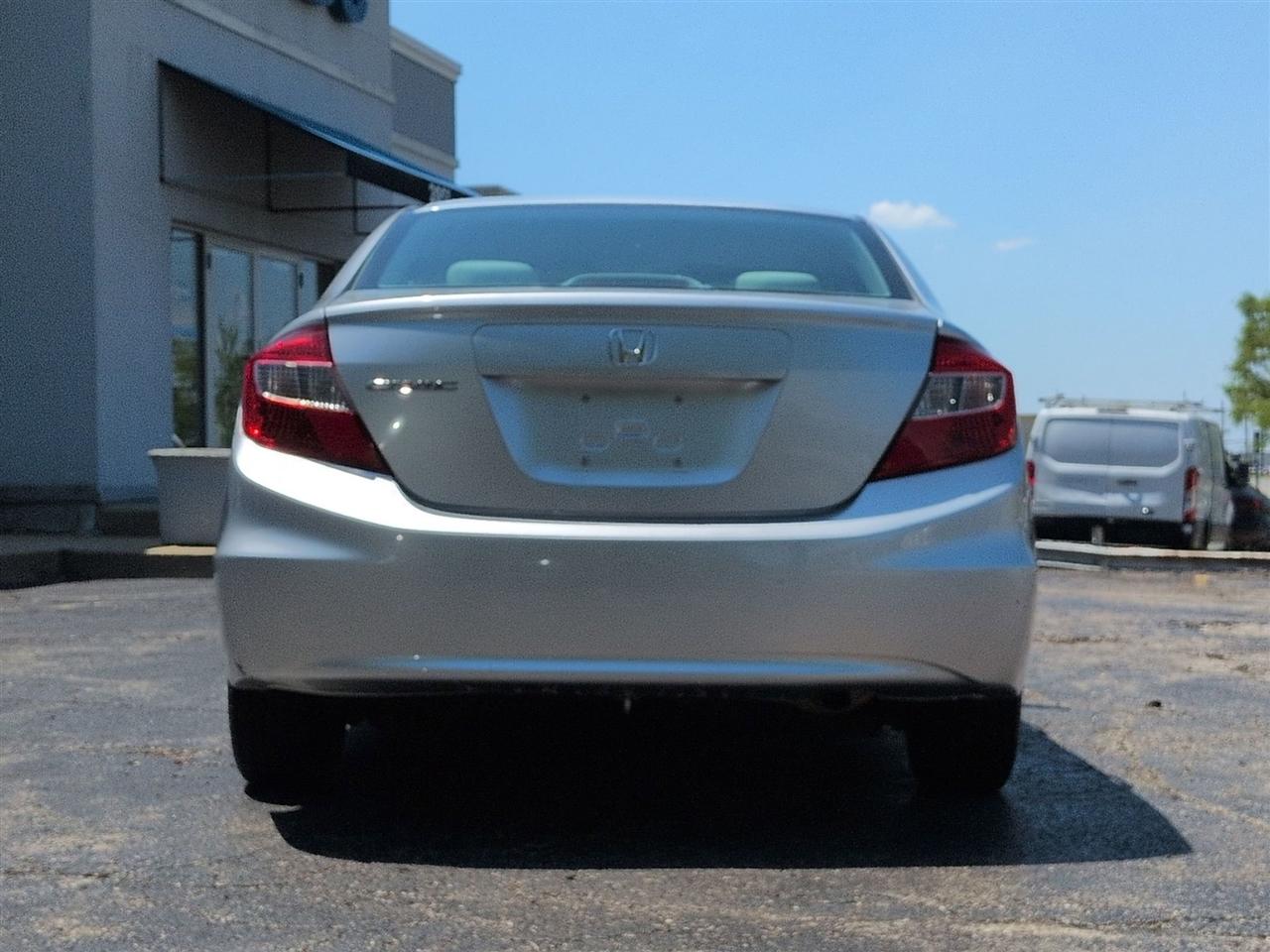 Honda Civic LX Sedan 5-Speed AT 2012