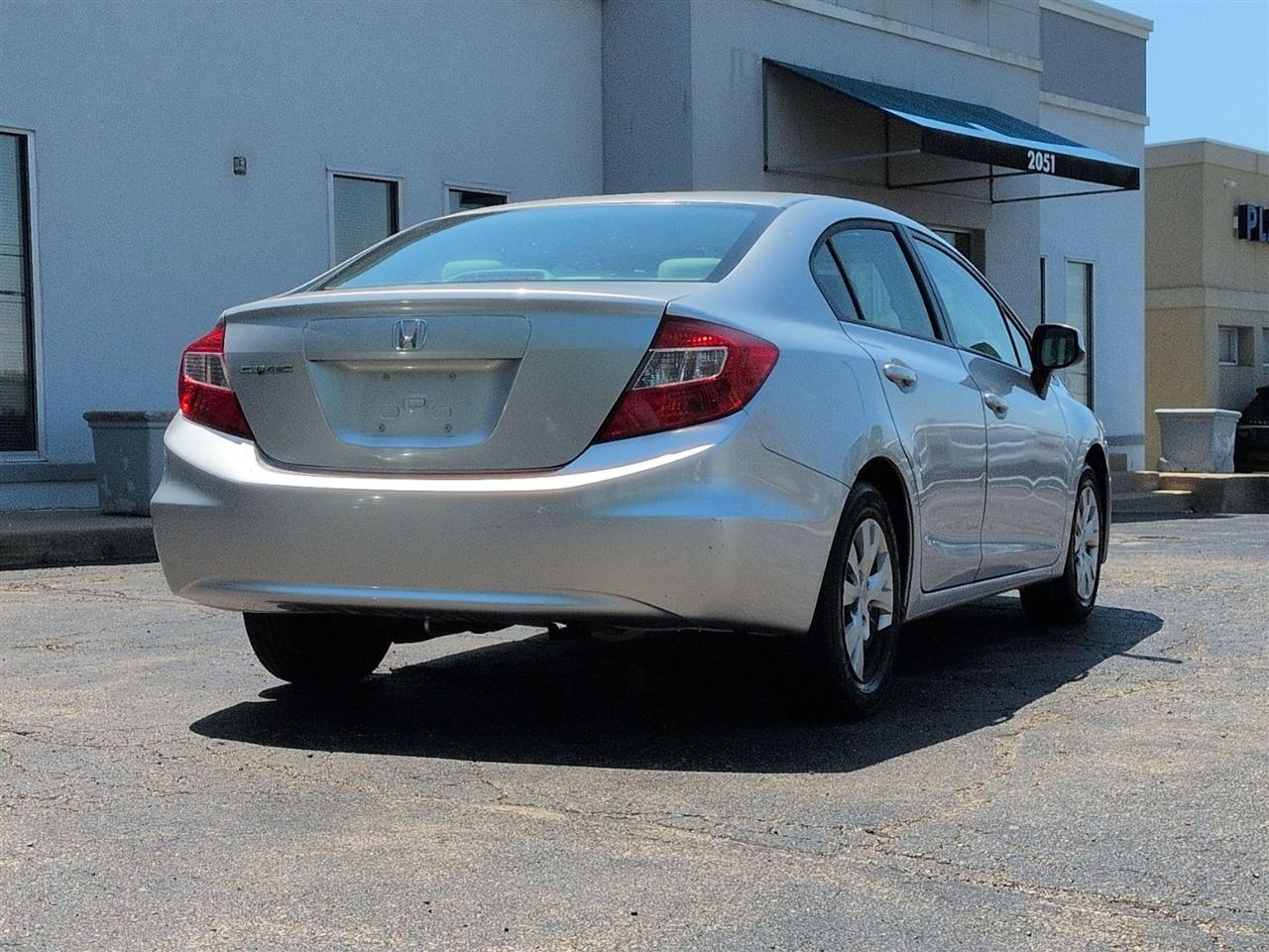 Honda Civic LX Sedan 5-Speed AT 2012