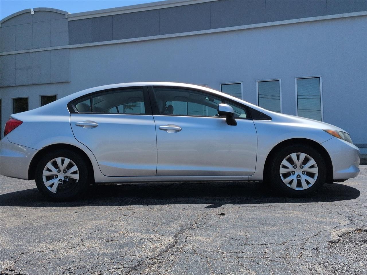 Honda Civic LX Sedan 5-Speed AT 2012