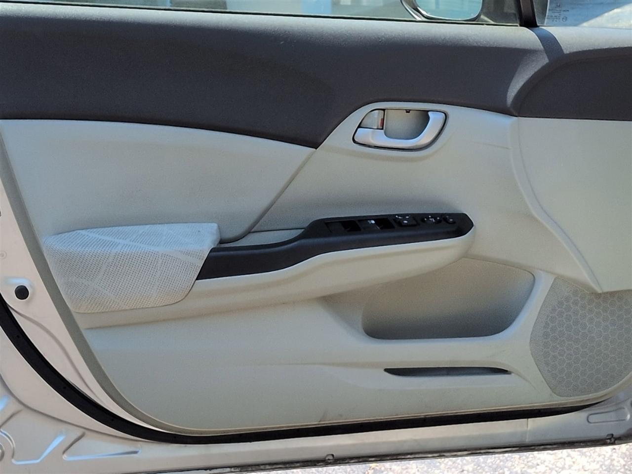 Honda Civic LX Sedan 5-Speed AT 2012