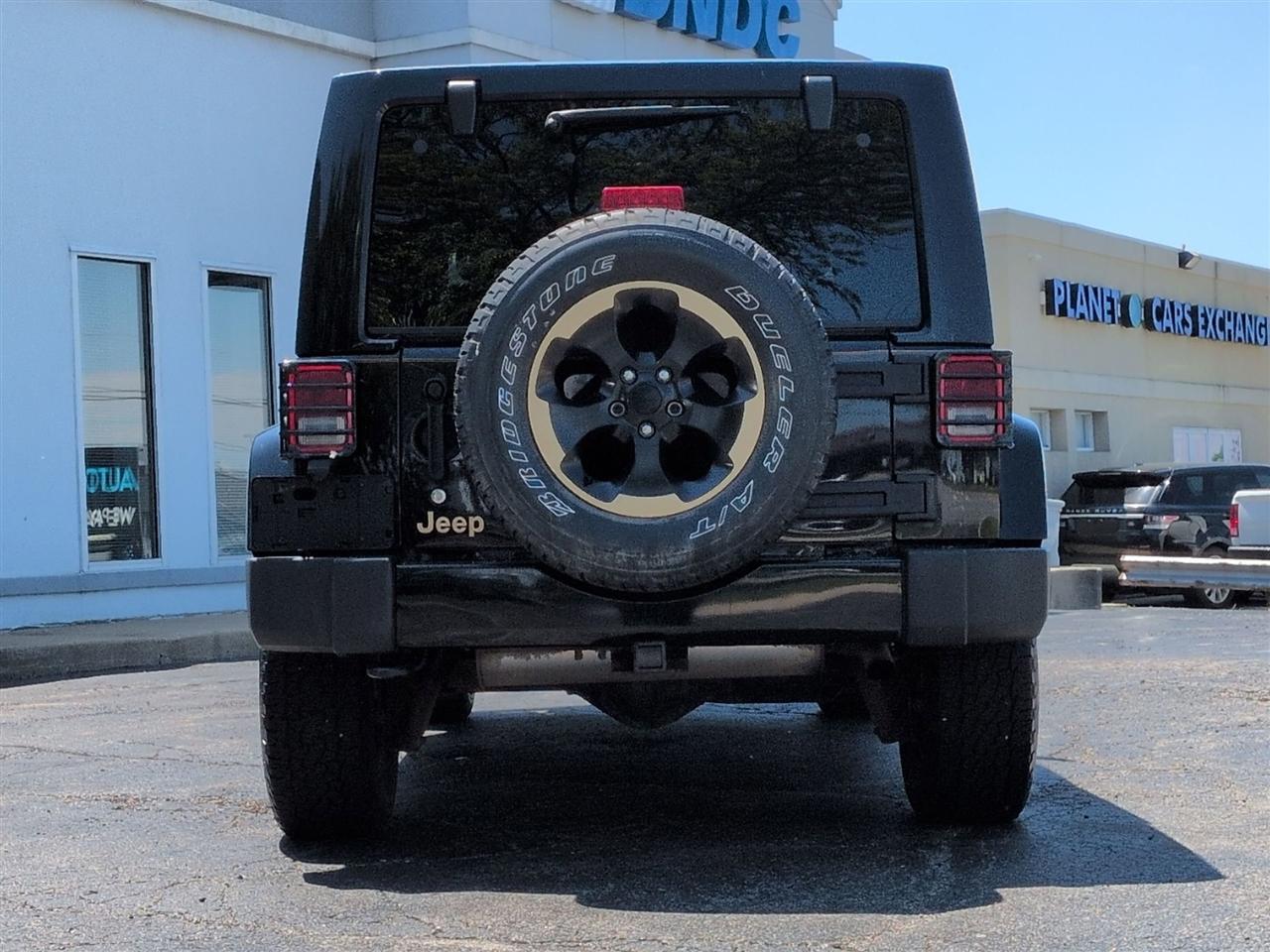 Jeep Wrangler Unlimited Sahara 4D SUV 4WD 2014