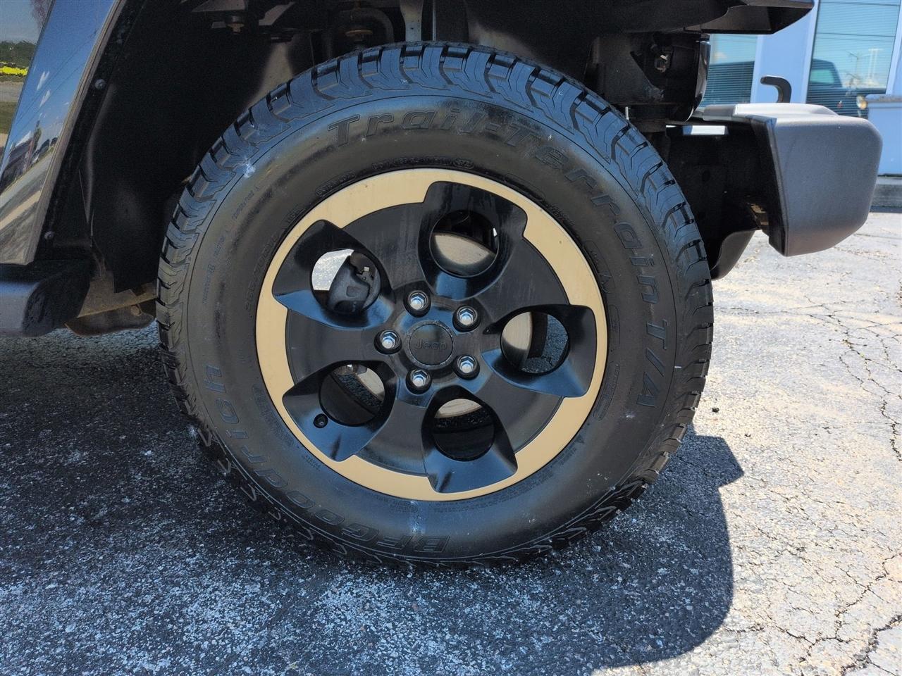 Jeep Wrangler Unlimited Sahara 4D SUV 4WD 2014
