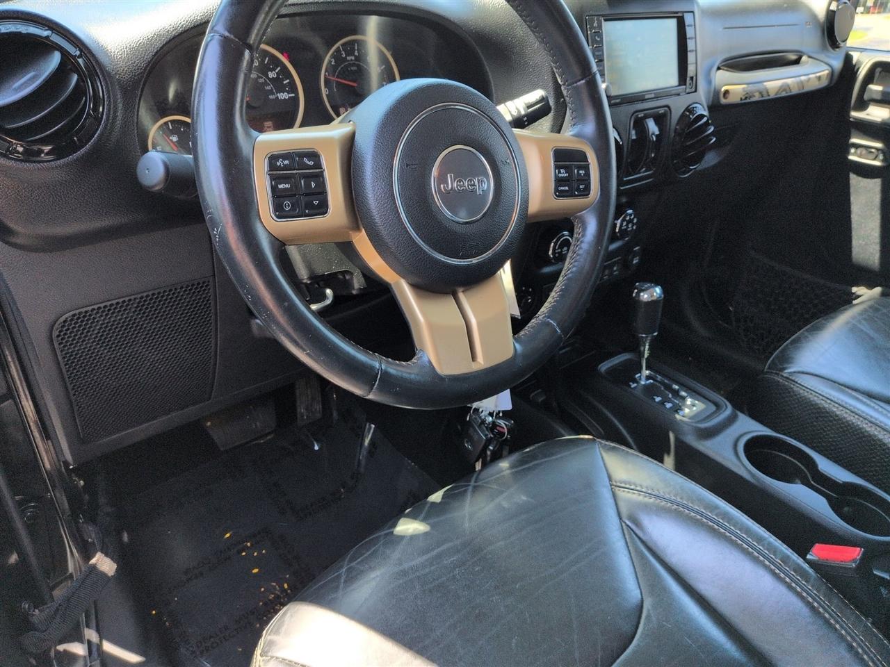 Jeep Wrangler Unlimited Sahara 4D SUV 4WD 2014