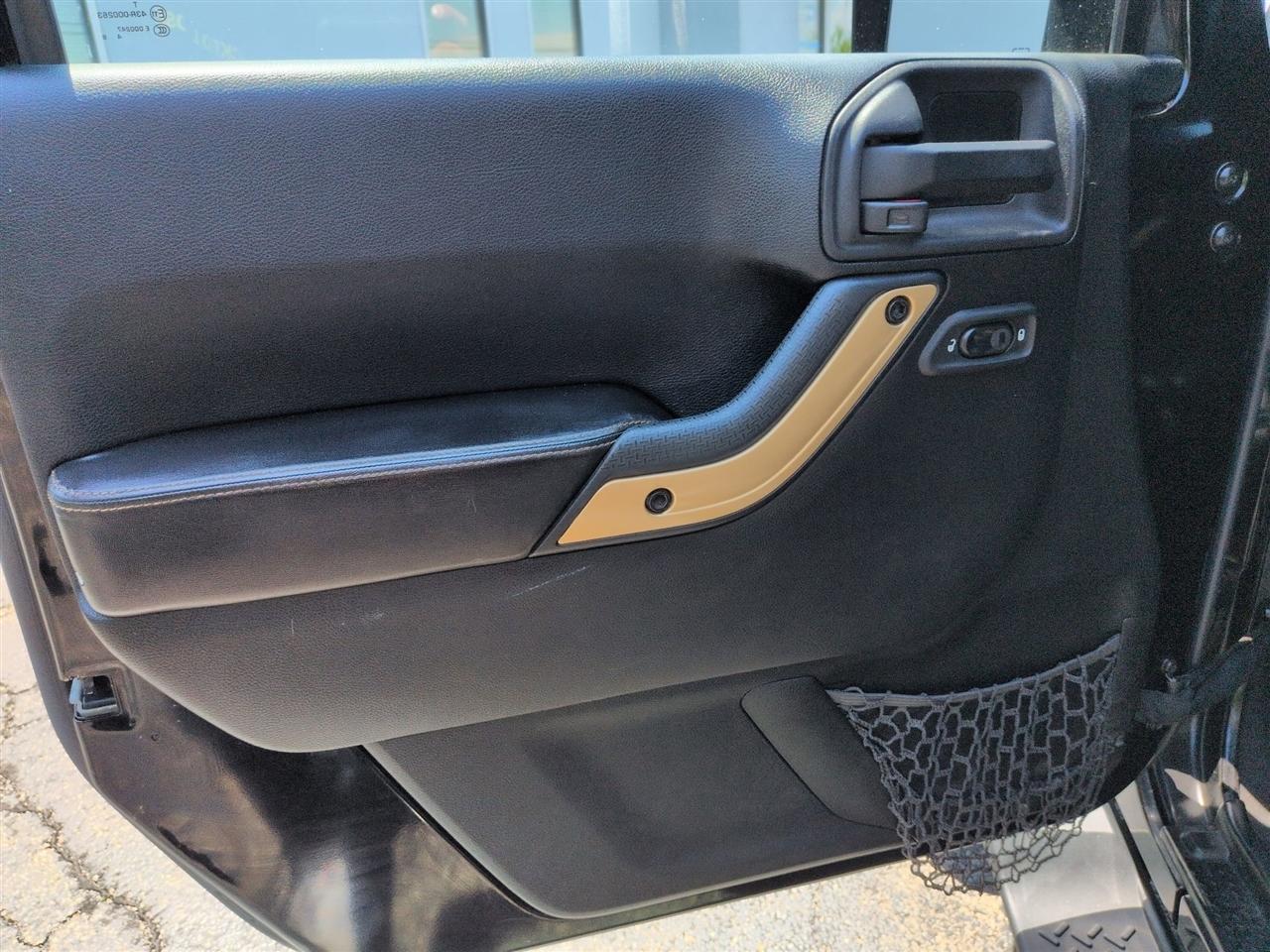 Jeep Wrangler Unlimited Sahara 4D SUV 4WD 2014
