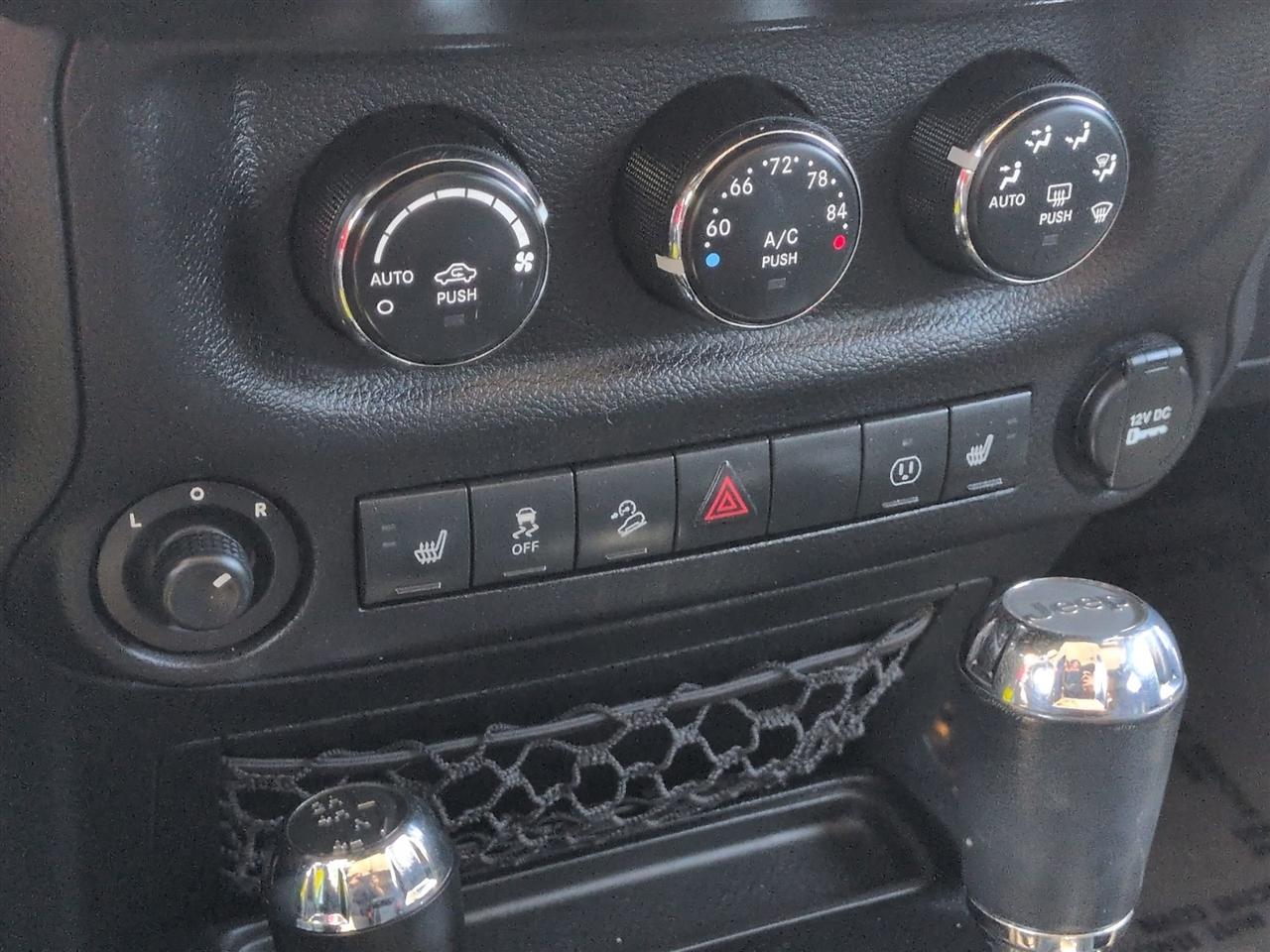 Jeep Wrangler Unlimited Sahara 4D SUV 4WD 2014
