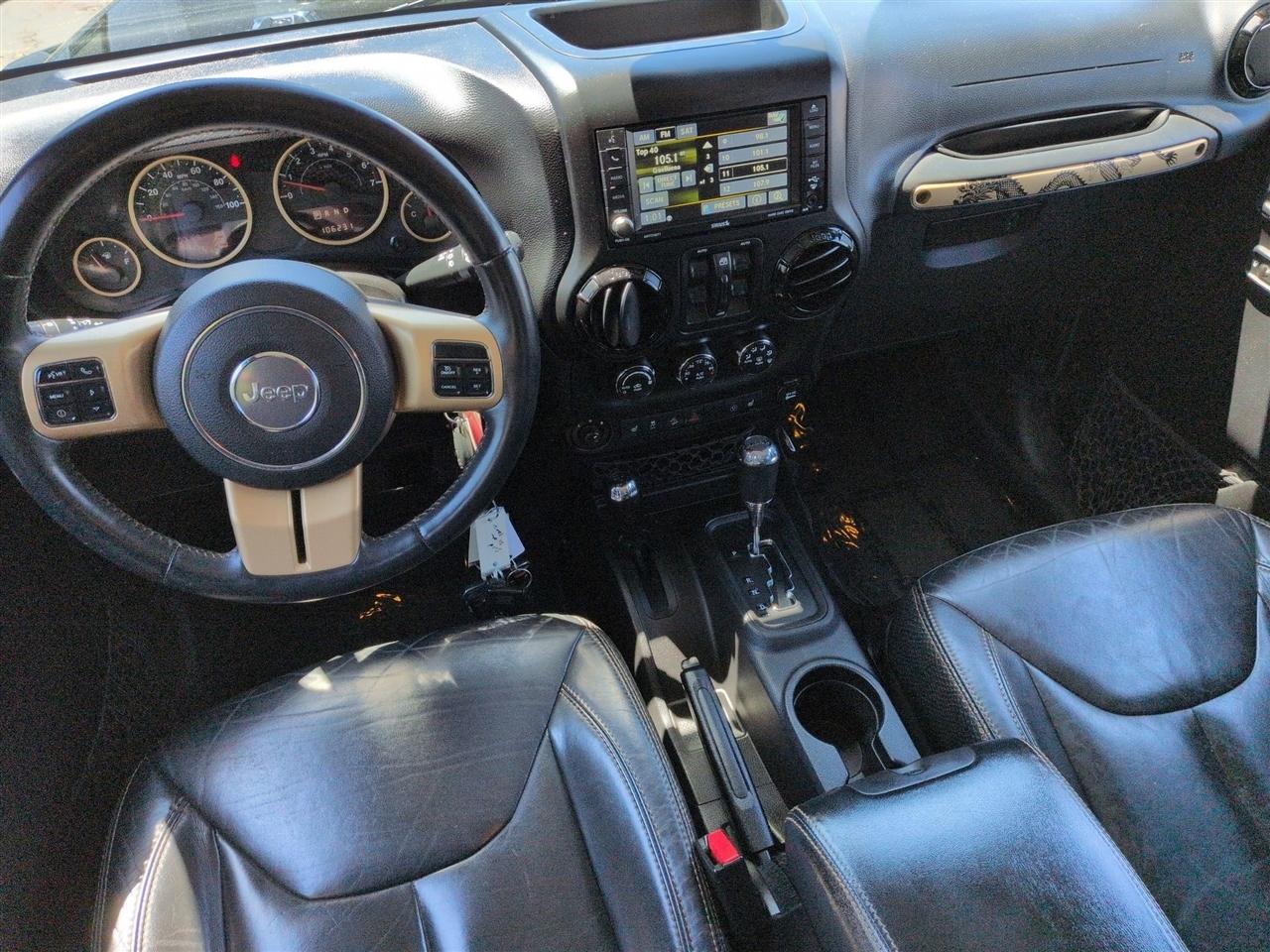 Jeep Wrangler Unlimited Sahara 4D SUV 4WD 2014
