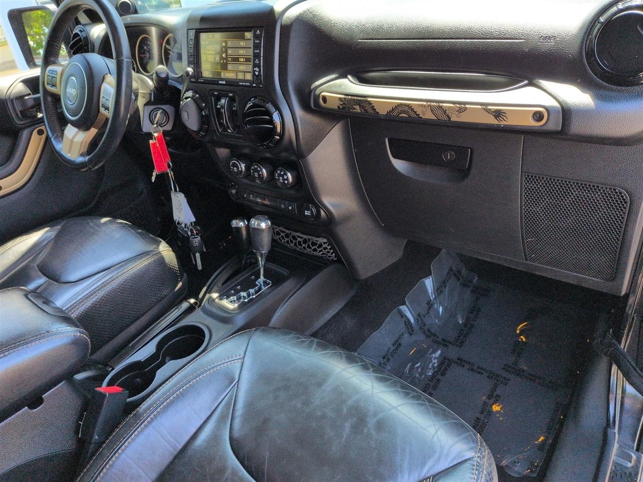 Jeep Wrangler Unlimited Sahara 4D SUV 4WD 2014