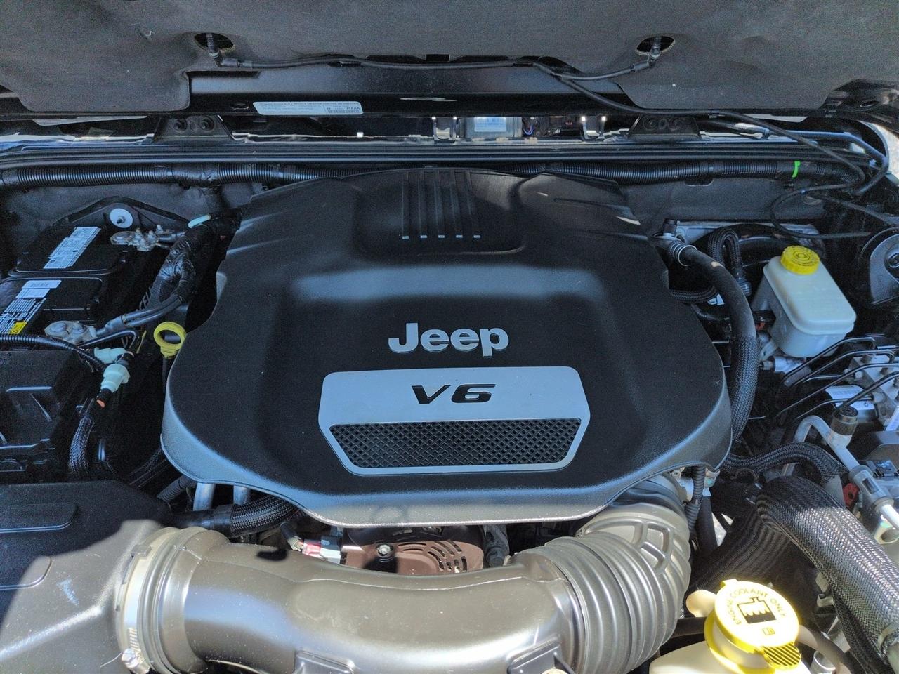 Jeep Wrangler Unlimited Sahara 4D SUV 4WD 2014