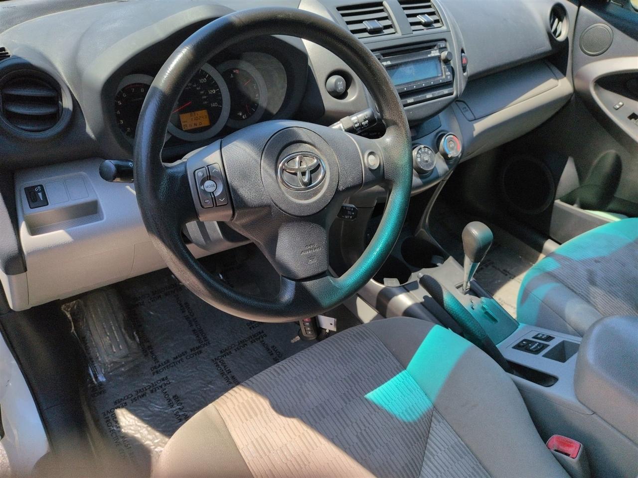 Toyota RAV4 Base I4 4WD 2012