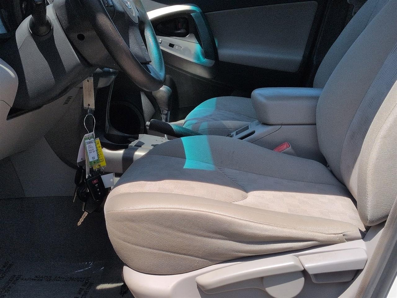 Toyota RAV4 Base I4 4WD 2012