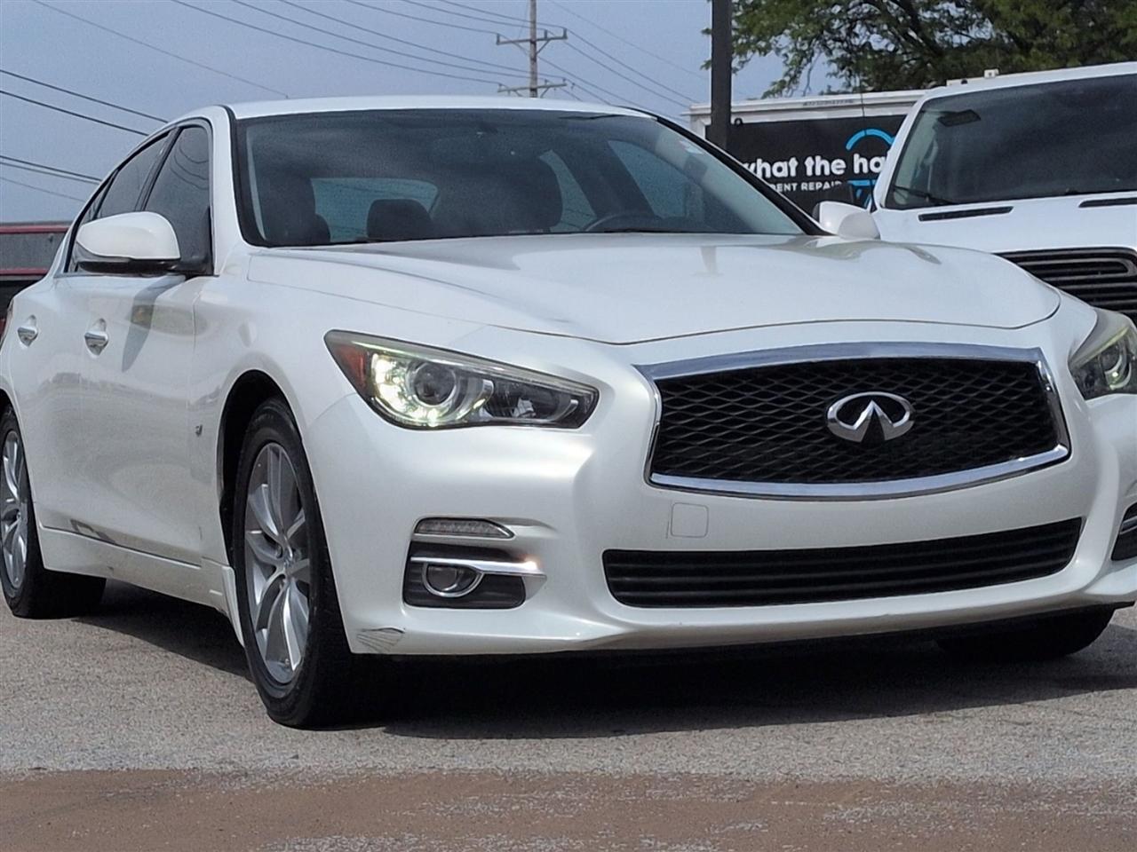 2015 INFINITI Q50 Premium's photo