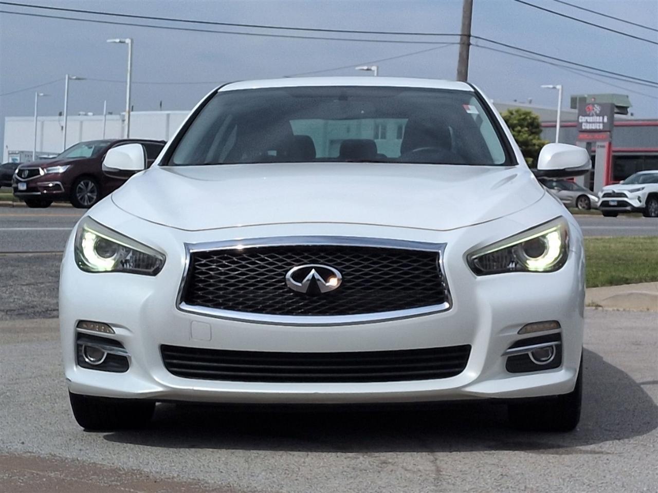 Infiniti Q50 Base 2015