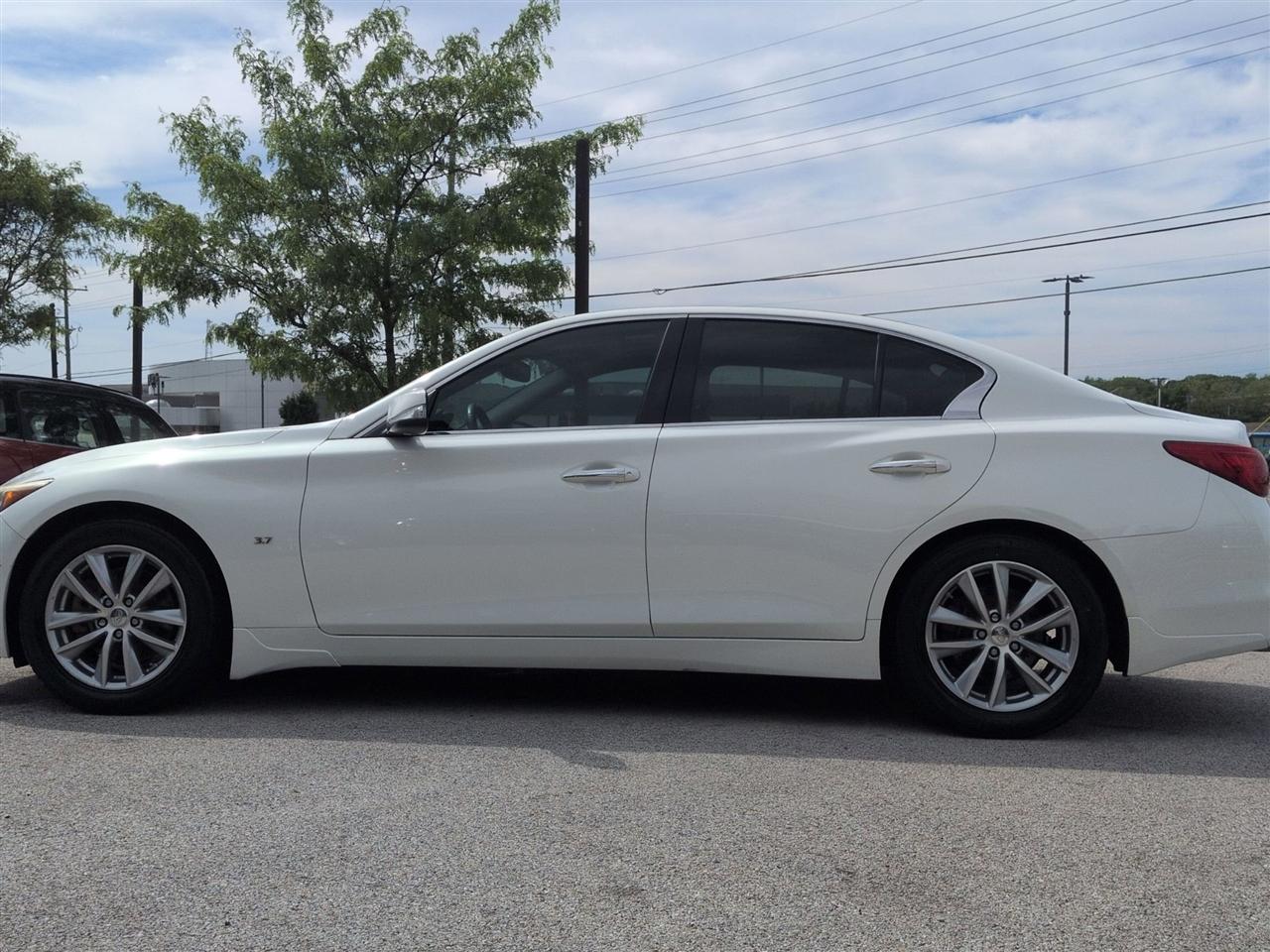 Infiniti Q50 Base 2015