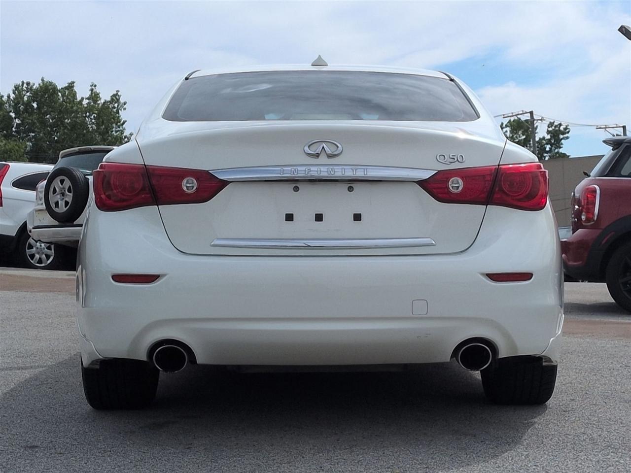 Infiniti Q50 Base 2015