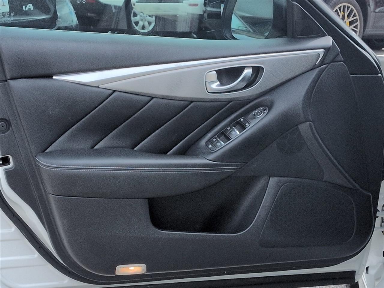 Infiniti Q50 Base 2015
