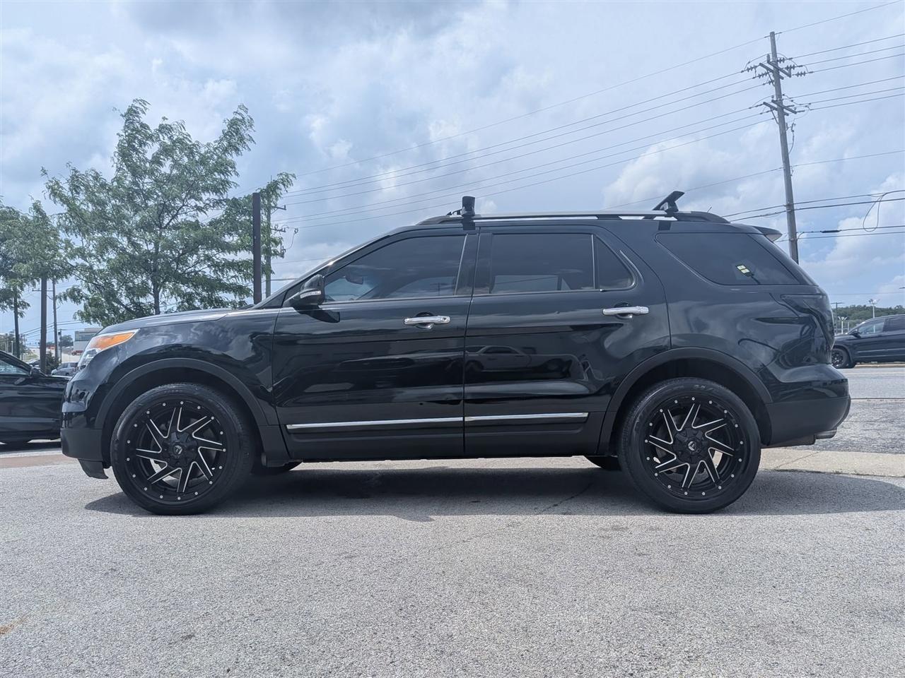 Ford Explorer XLT 4D SUV 4WD 2015