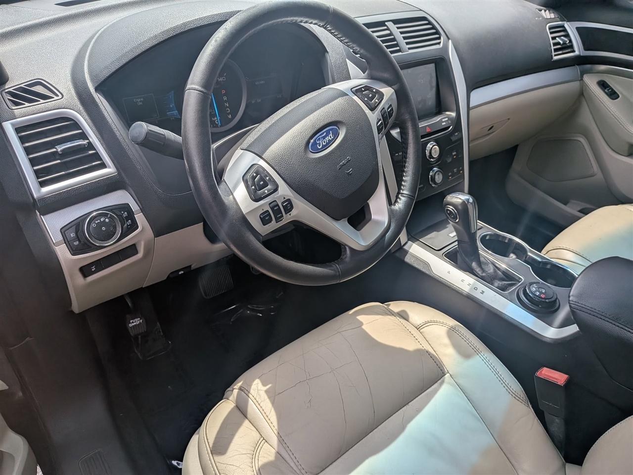Ford Explorer XLT 4D SUV 4WD 2015