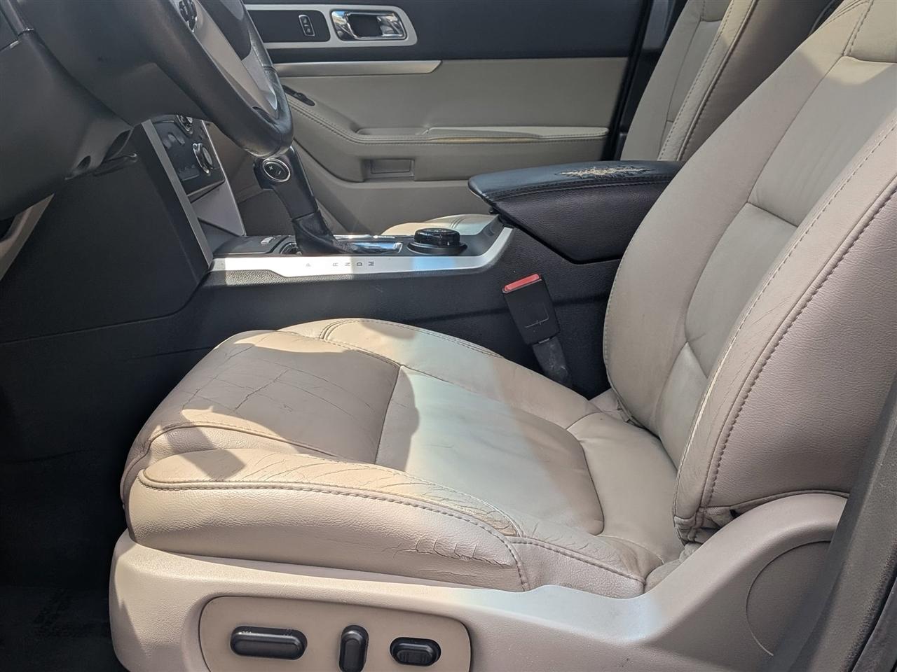 Ford Explorer XLT 4D SUV 4WD 2015