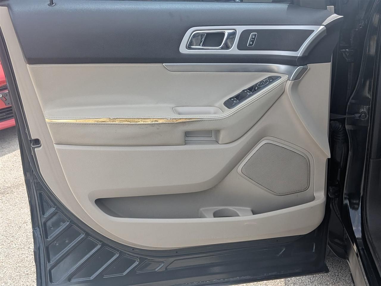 Ford Explorer XLT 4D SUV 4WD 2015