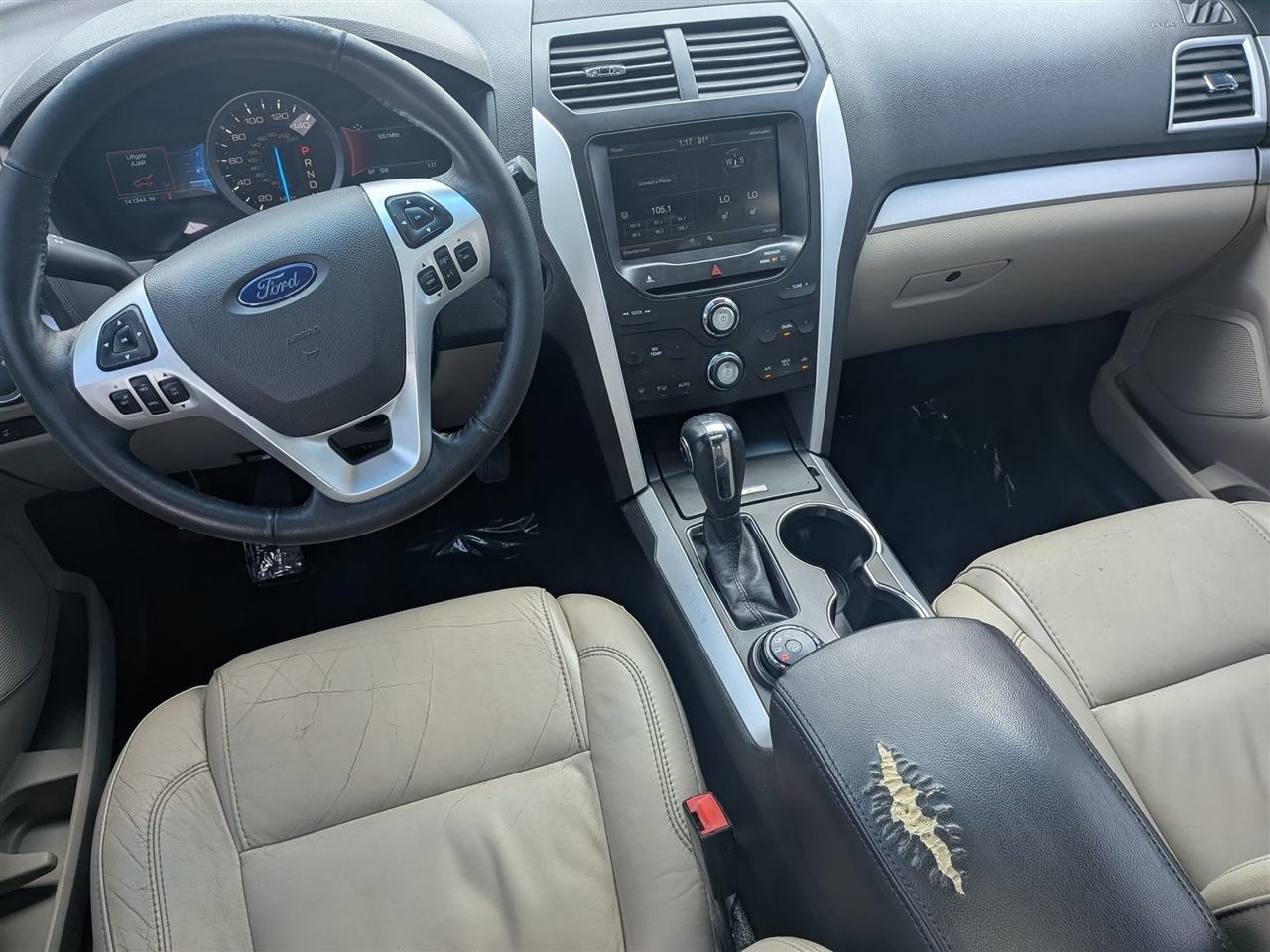 Ford Explorer XLT 4D SUV 4WD 2015