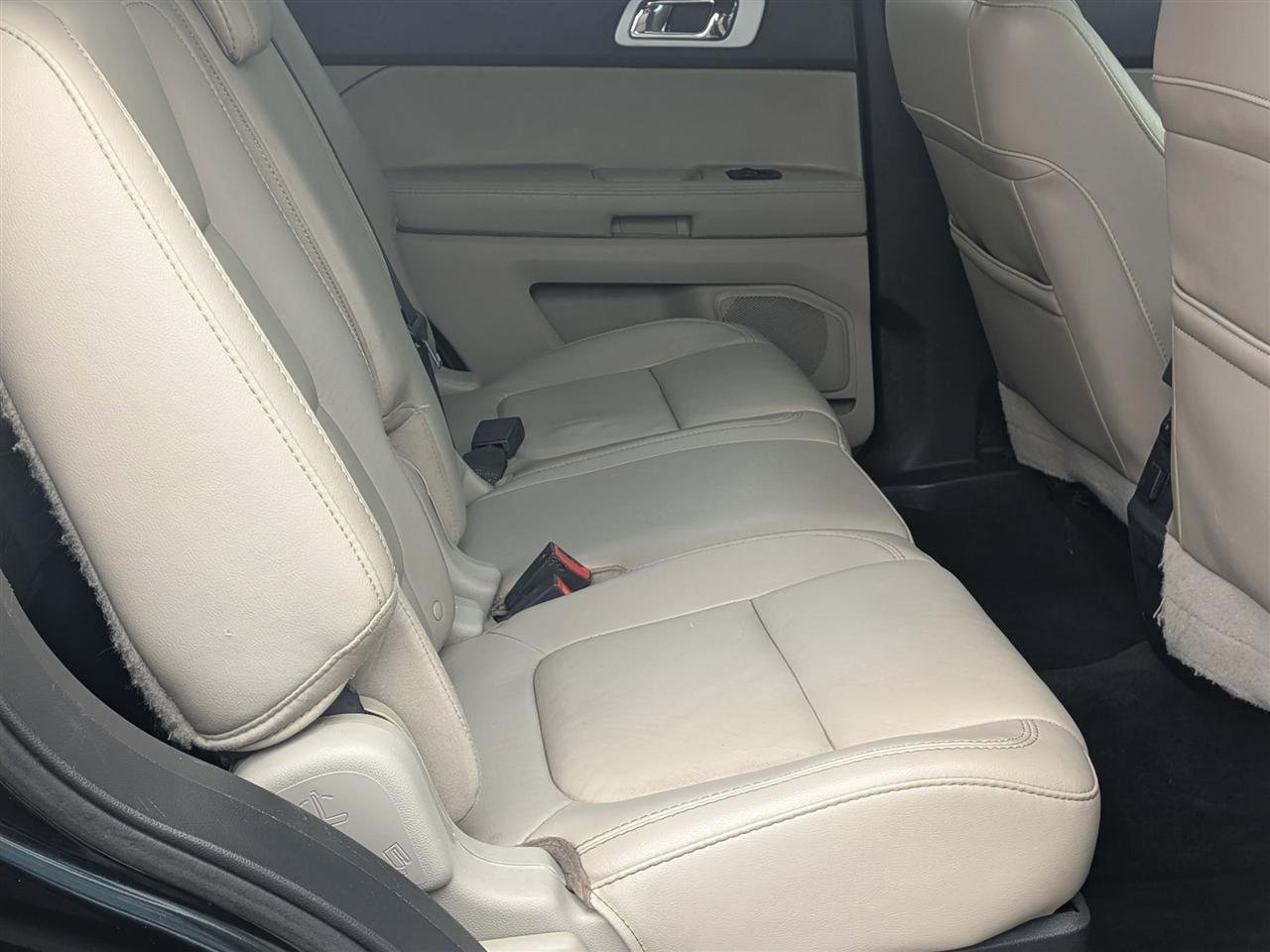 Ford Explorer XLT 4D SUV 4WD 2015