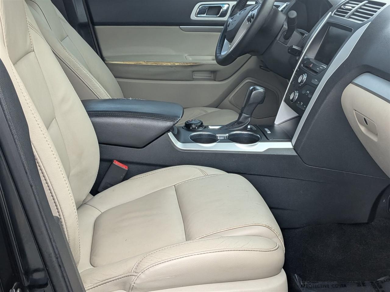Ford Explorer XLT 4D SUV 4WD 2015