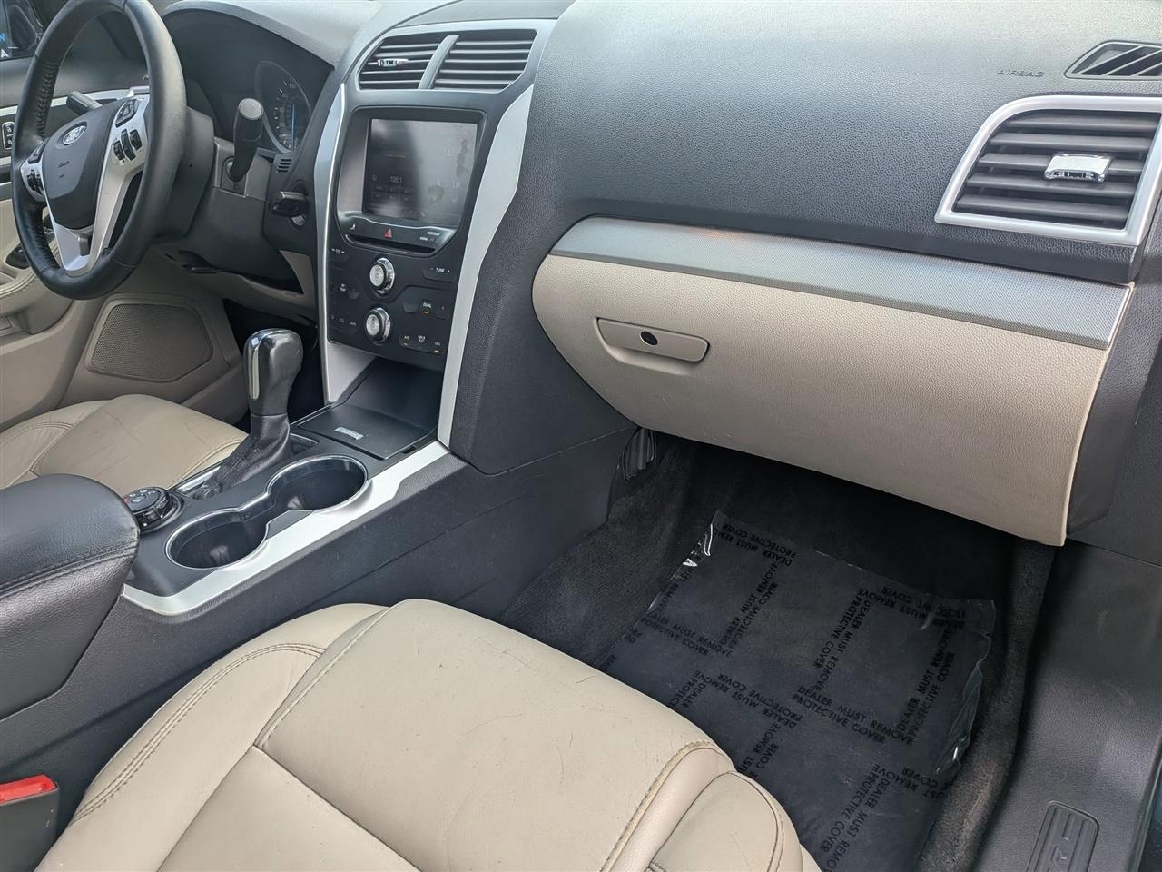 Ford Explorer XLT 4D SUV 4WD 2015