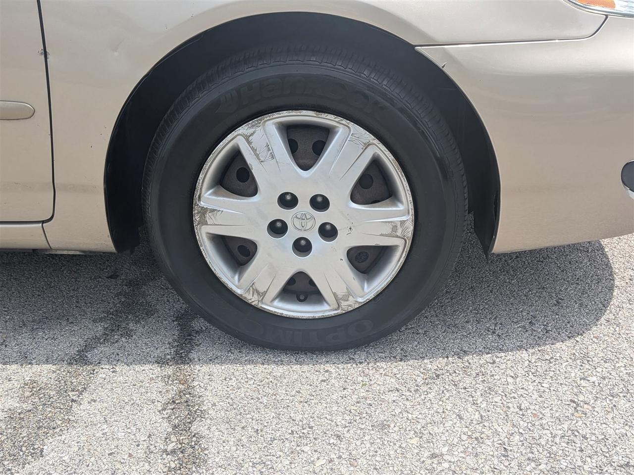 Toyota Corolla CE 4D Sedan 2005