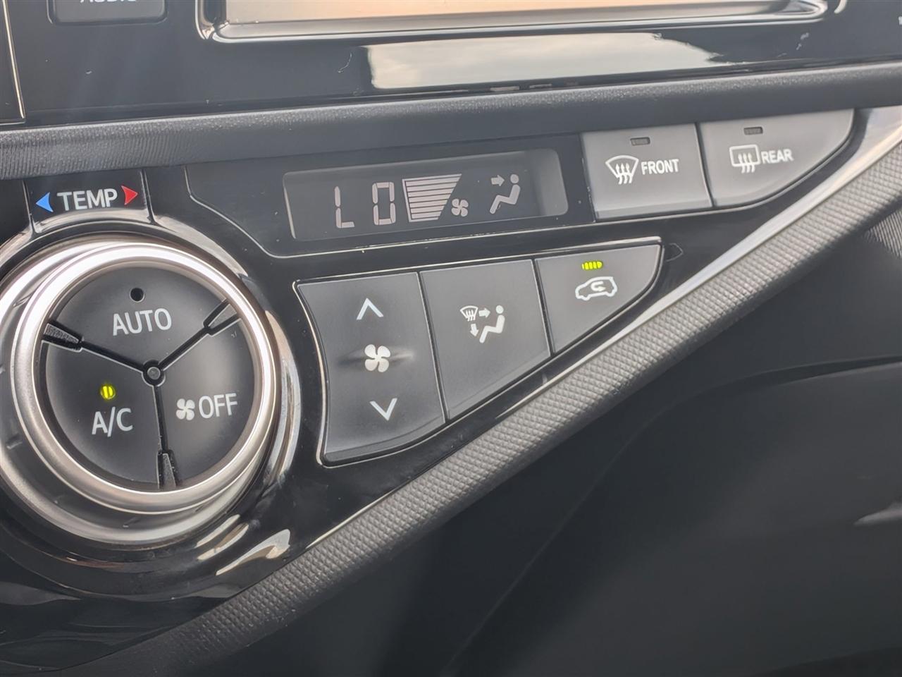 Toyota Prius c Four 2015