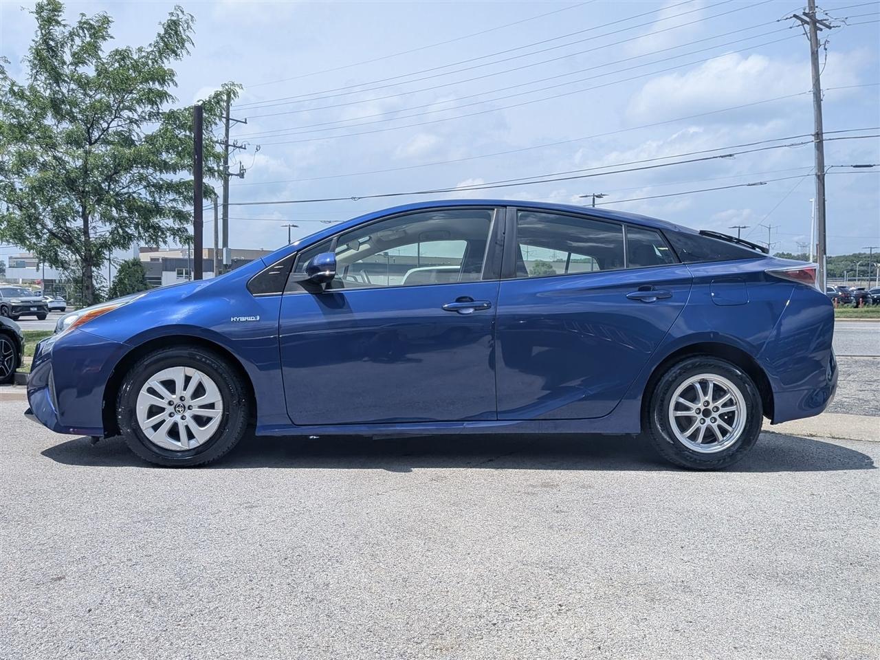 Toyota Prius Two 2016