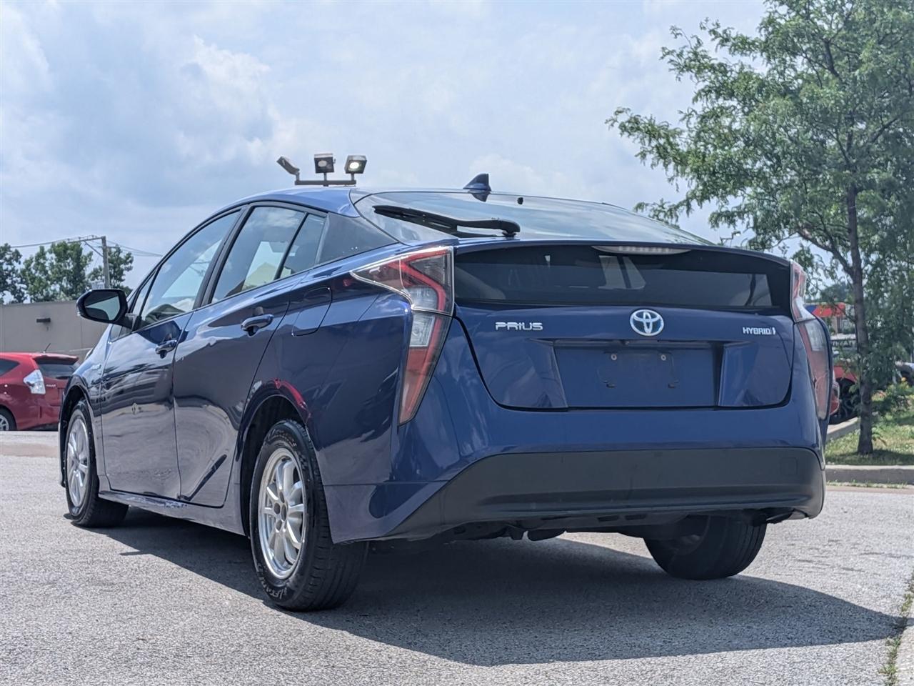 Toyota Prius Two 2016