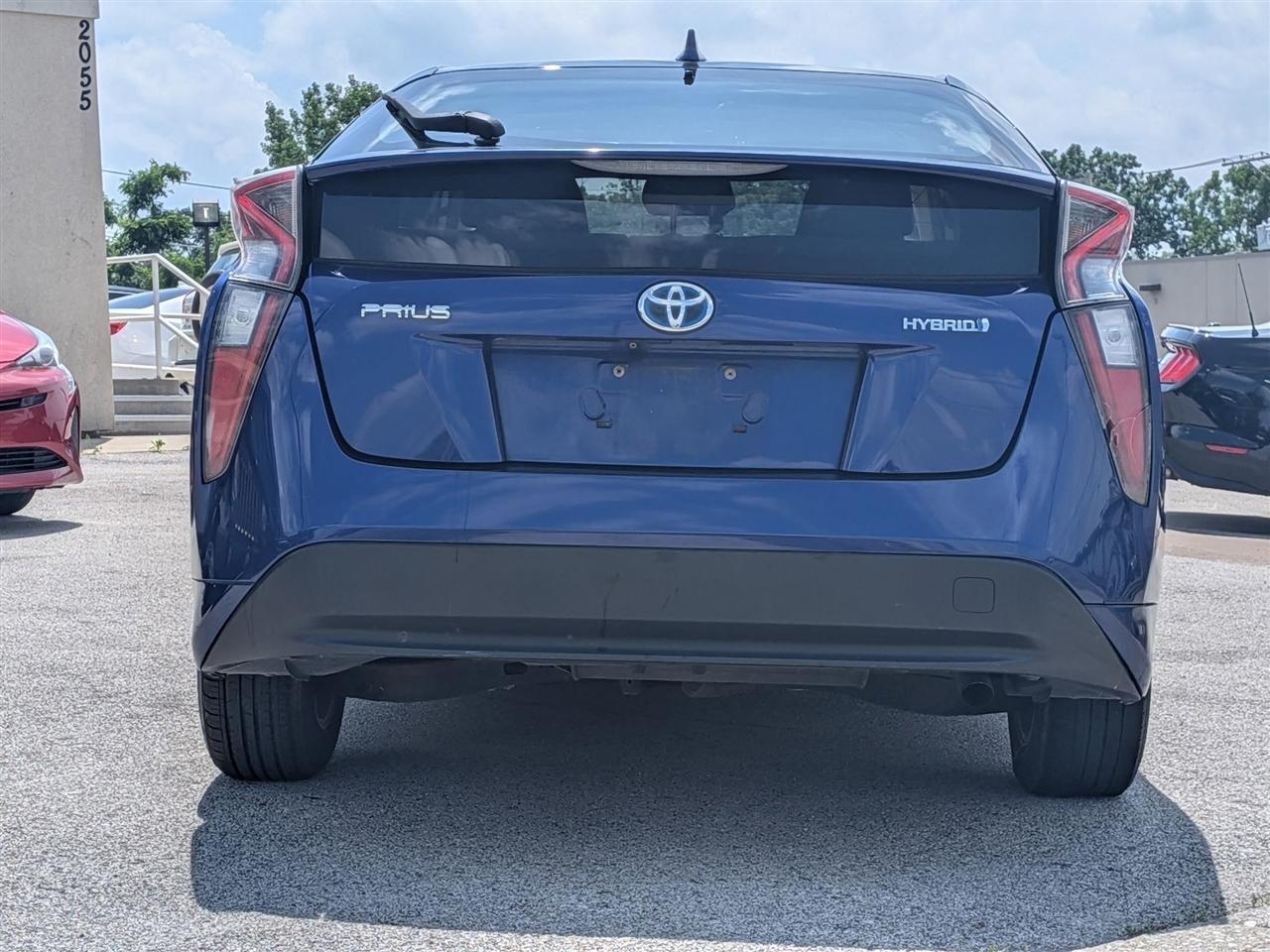 Toyota Prius Two 2016