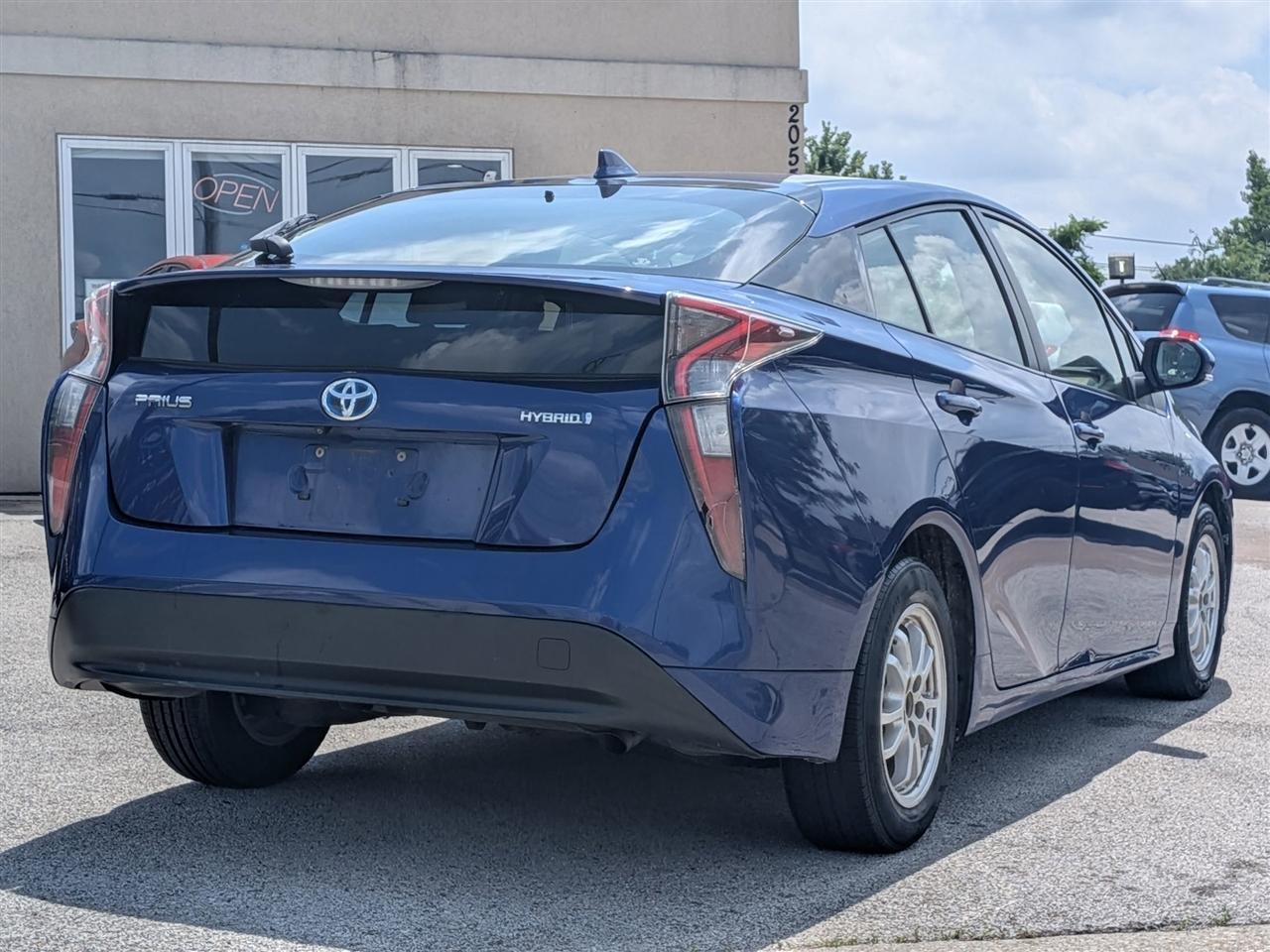 Toyota Prius Two 2016