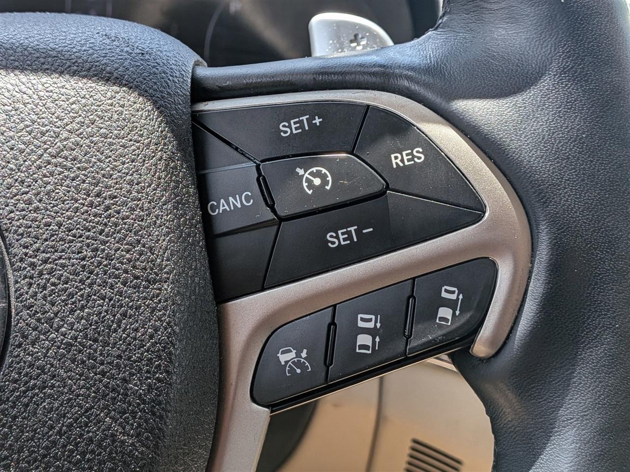Jeep Grand Cherokee Limited 4D SUV 4WD 2015