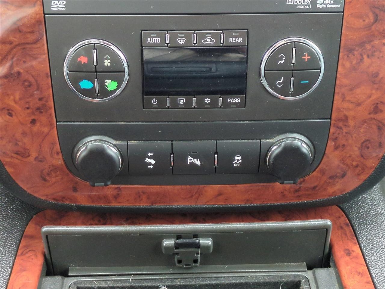 Chevrolet Suburban LTZ 1500 4WD 2013
