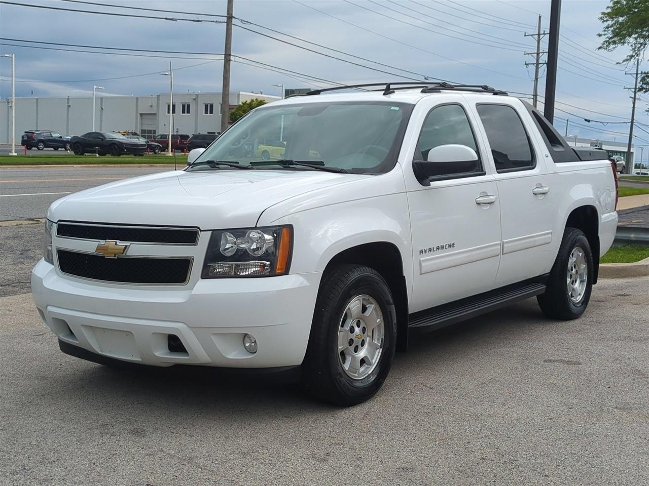 Chevrolet Avalanche LT 4WD 2011