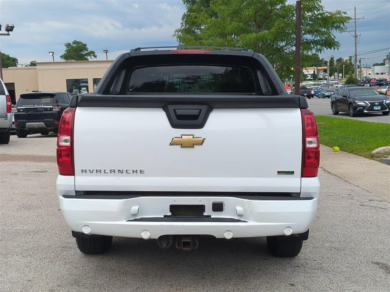 Chevrolet Avalanche LT 4WD 2011