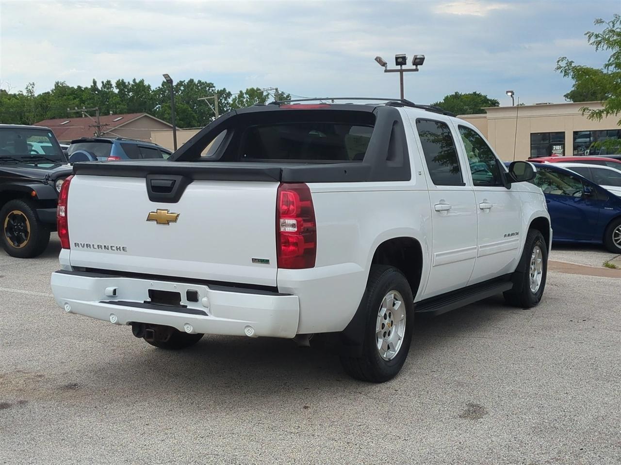 Chevrolet Avalanche LT 4WD 2011