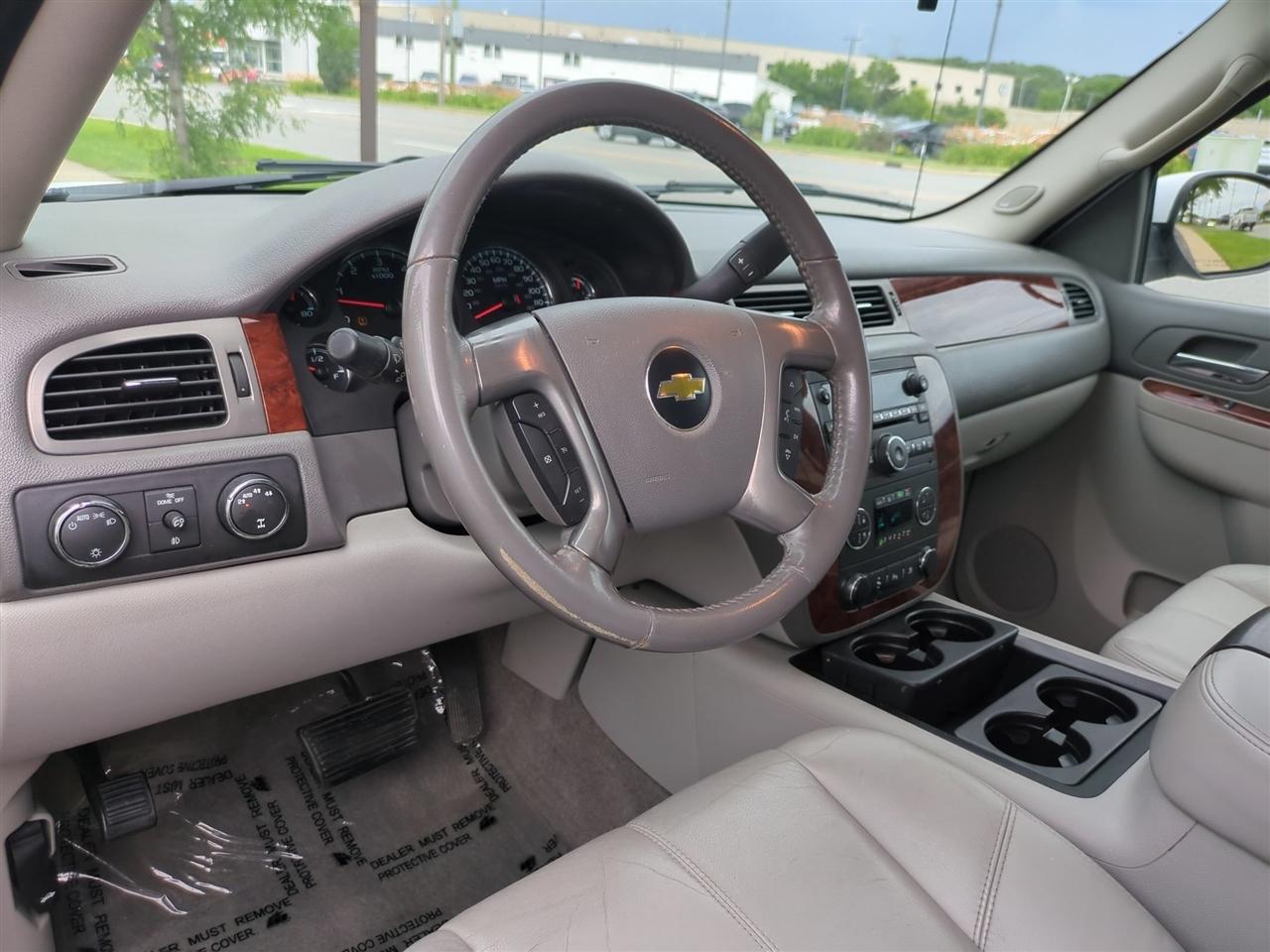 Chevrolet Avalanche LT 4WD 2011