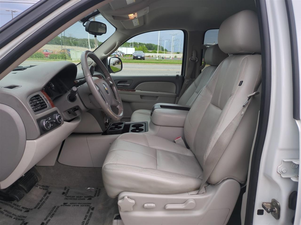 Chevrolet Avalanche LT 4WD 2011