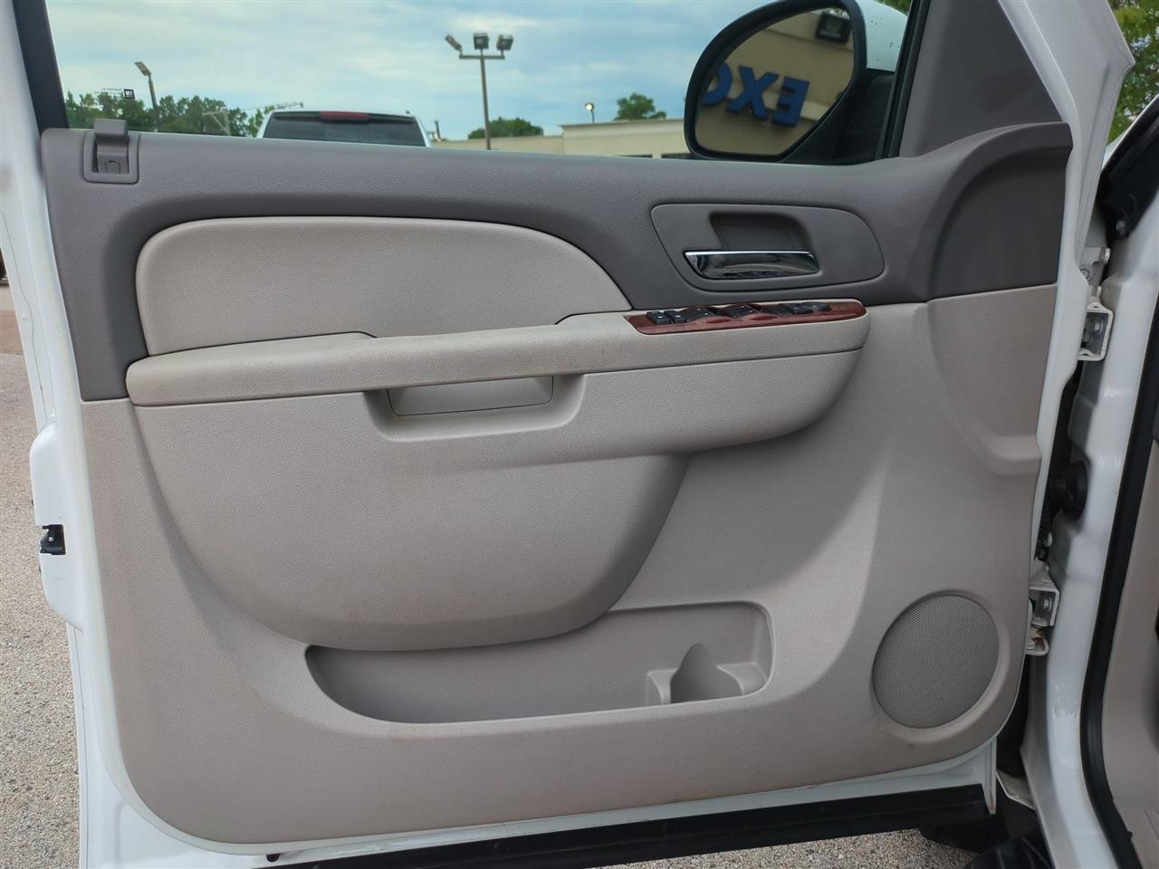 Chevrolet Avalanche LT 4WD 2011