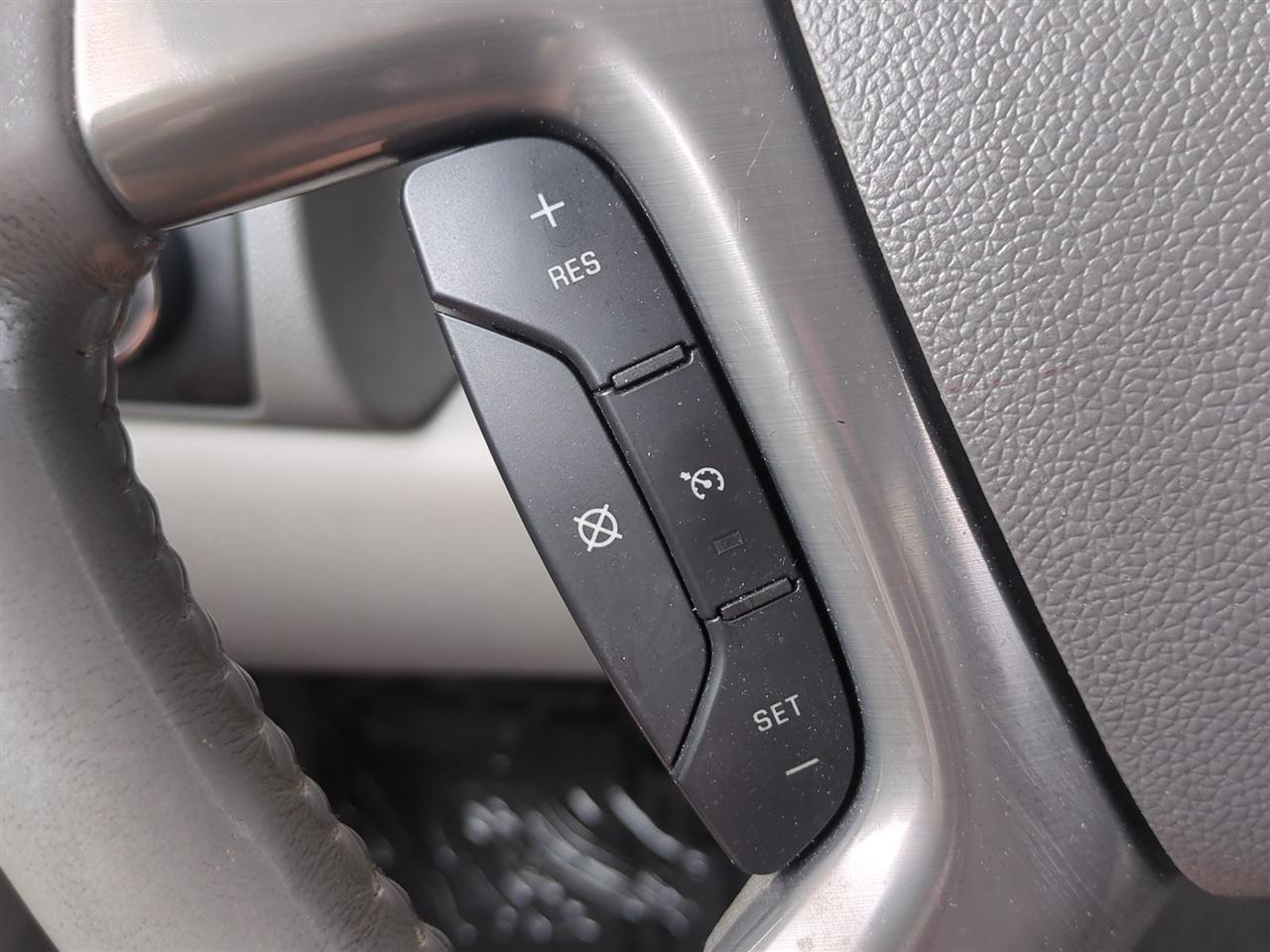 Chevrolet Avalanche LT 4WD 2011