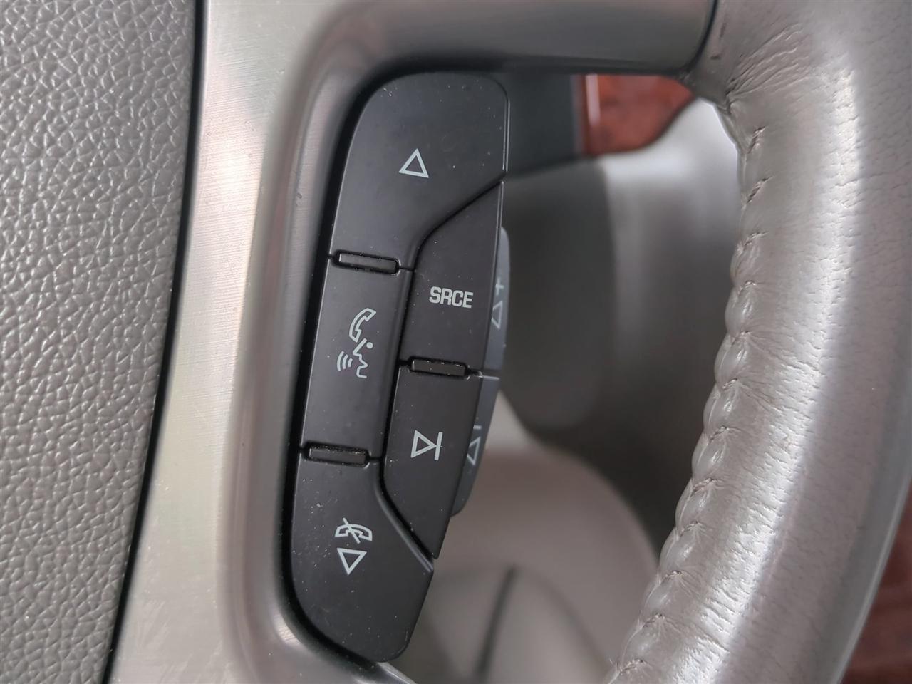 Chevrolet Avalanche LT 4WD 2011
