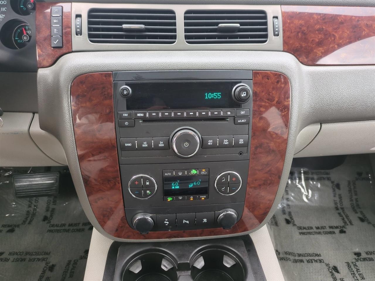 Chevrolet Avalanche LT 4WD 2011