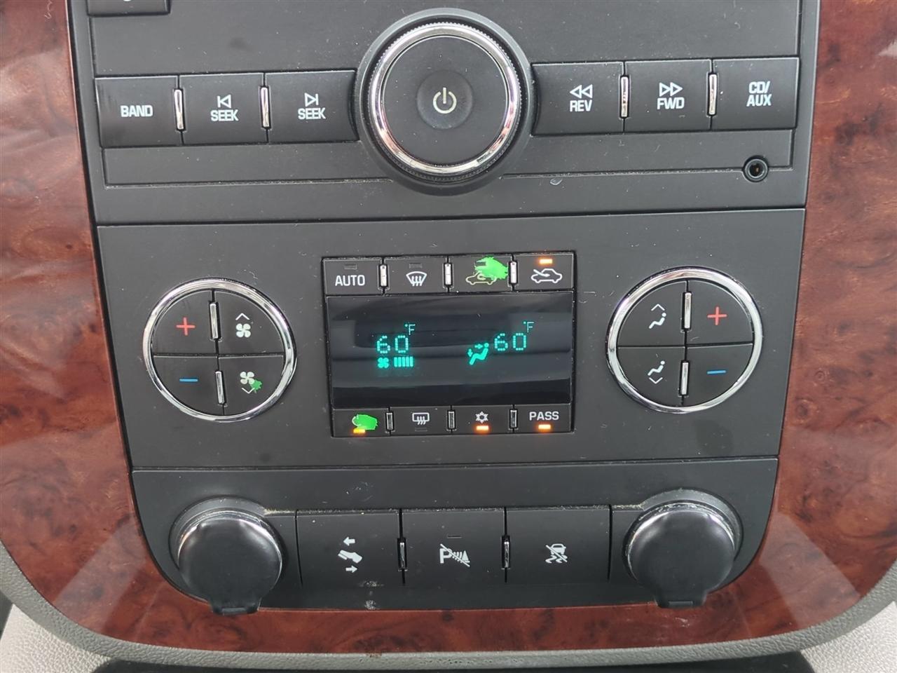 Chevrolet Avalanche LT 4WD 2011